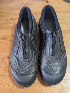 Clarks Waterproof Green And Black Women's Zip-Front Slip-On Shoes